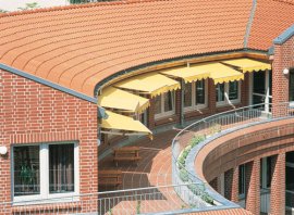 Pokrycia dachowe / Ceramiczne - Sposób na trudny dach